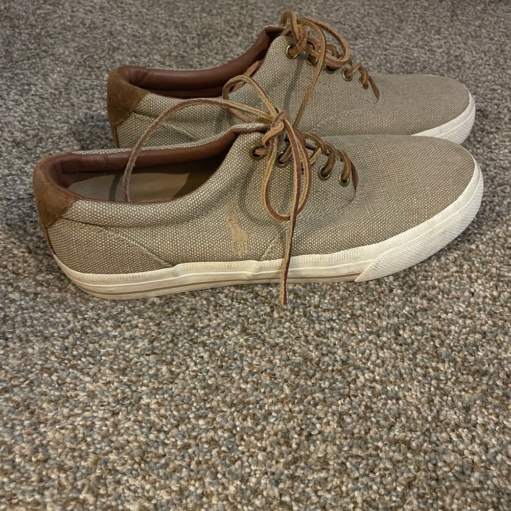 Mens size 9D Polo Ralph Loren casual shoes.